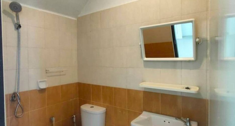 For sale 4 bedrooms retail Space in Mueang Chachoengsao, Chachoengsao