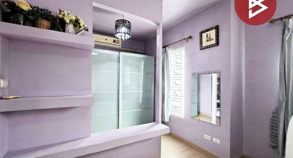 For sale 3 bedrooms townhouse in Min Buri, Bangkok