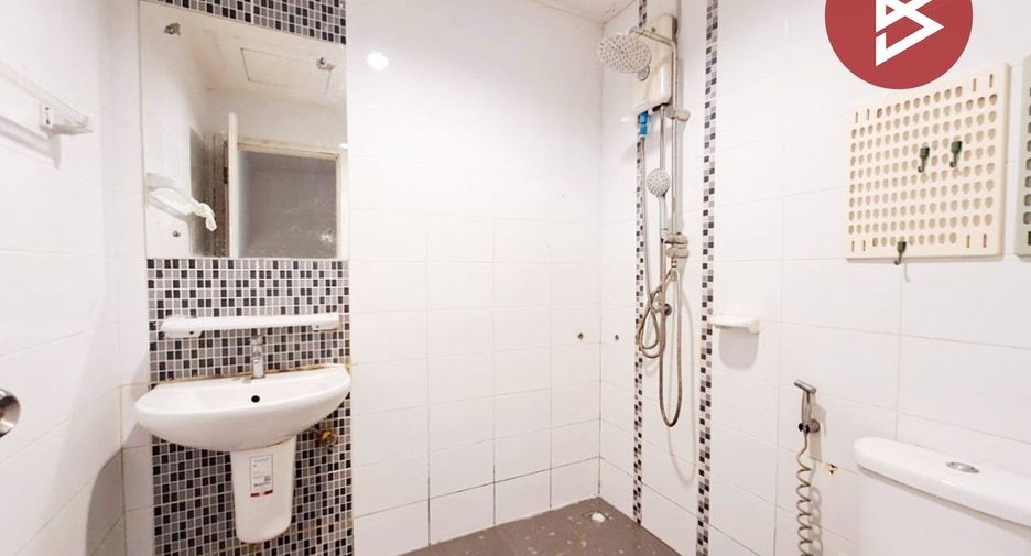 For sale 3 bedrooms townhouse in Min Buri, Bangkok
