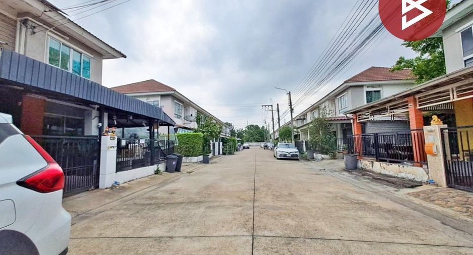 For sale 3 bedrooms townhouse in Min Buri, Bangkok