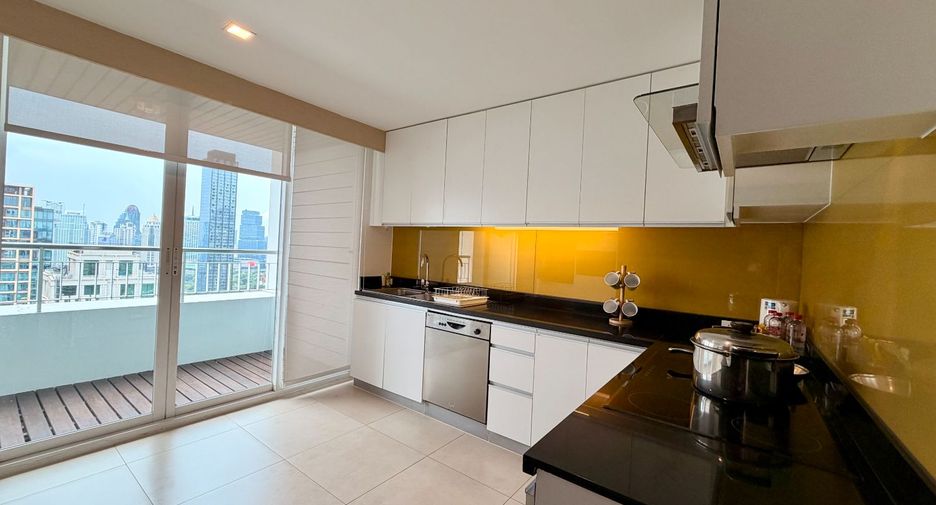 For rent 4 bedrooms serviced apartment in Pathum Wan, Bangkok