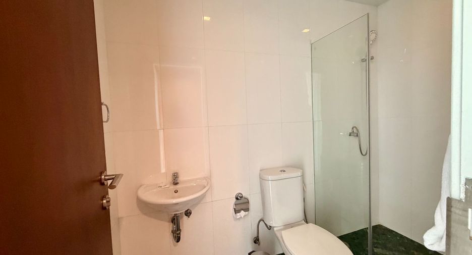 For rent 4 bedrooms serviced apartment in Pathum Wan, Bangkok