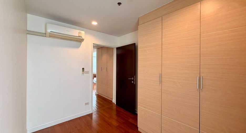 For rent 4 bedrooms serviced apartment in Pathum Wan, Bangkok