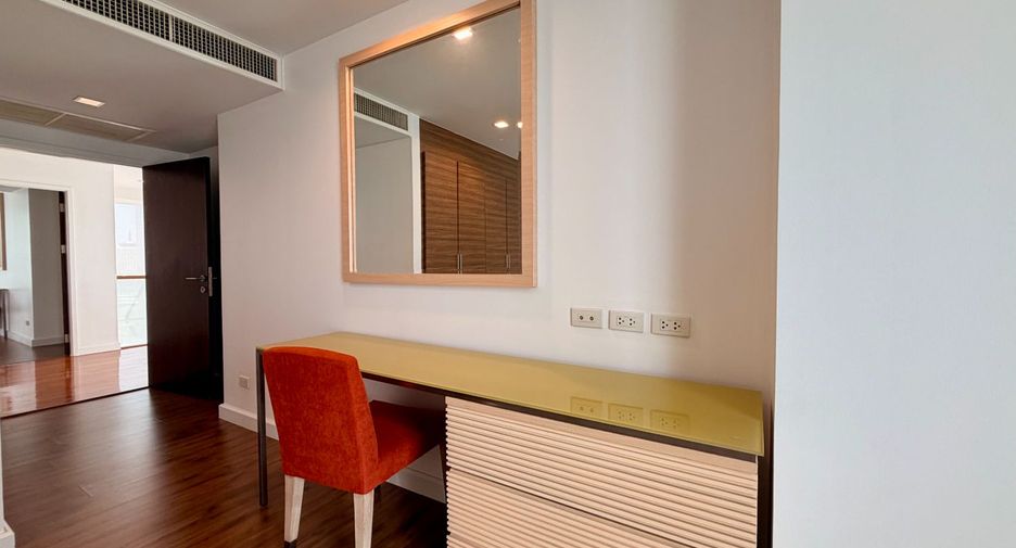 For rent 4 bedrooms serviced apartment in Pathum Wan, Bangkok