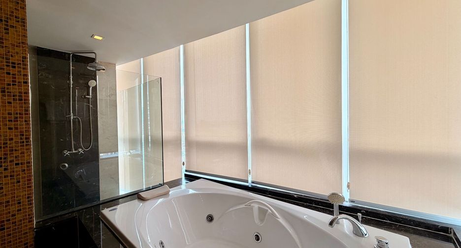 For rent 4 bedrooms serviced apartment in Pathum Wan, Bangkok