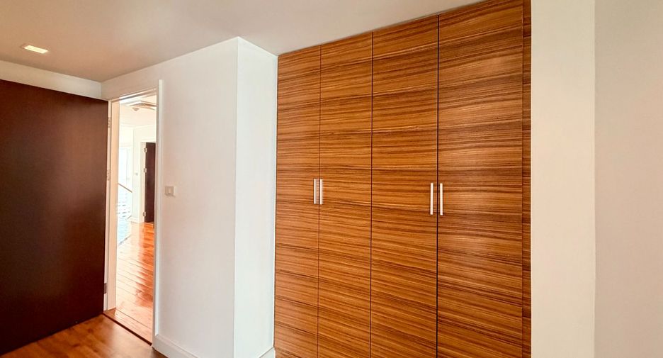 For rent 4 bedrooms serviced apartment in Pathum Wan, Bangkok