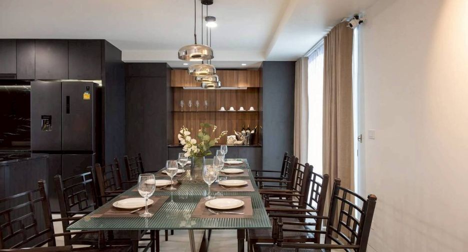 For sale 4 bedrooms house in Phaya Thai, Bangkok