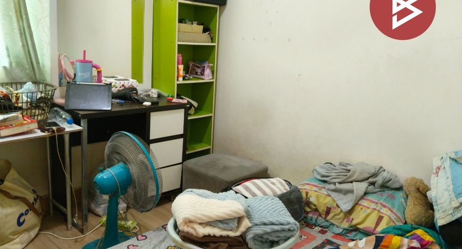 For sale 4 bedrooms townhouse in Krathum Baen, Samut Sakhon