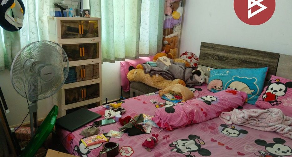 For sale 4 bedrooms townhouse in Krathum Baen, Samut Sakhon