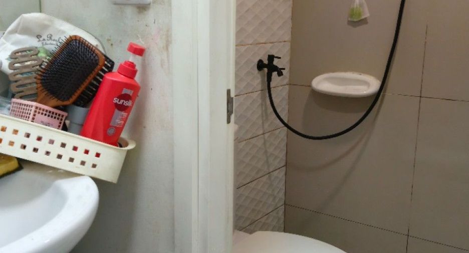 For sale 4 bedrooms townhouse in Krathum Baen, Samut Sakhon