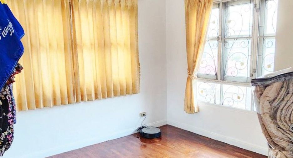 For sale 4 bedrooms house in Khlong Luang, Pathum Thani