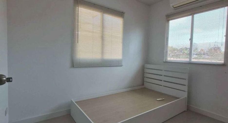For sale 3 bedrooms townhouse in East Pattaya, Pattaya