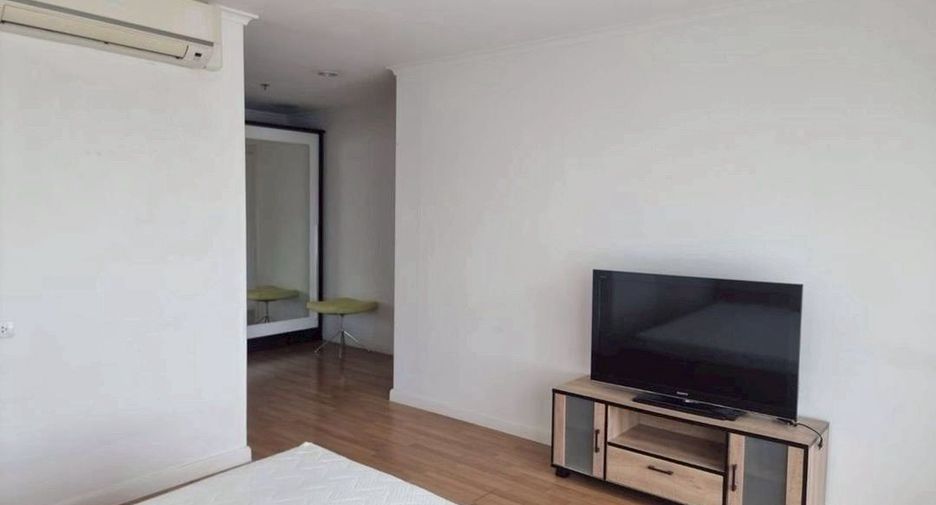 For rent 3 bedrooms condo in Yan Nawa, Bangkok