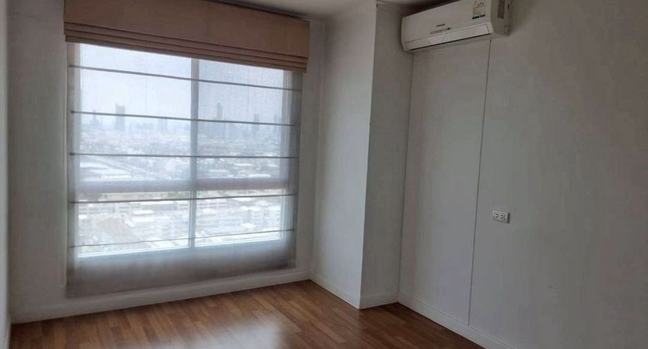 For rent 3 bedrooms condo in Yan Nawa, Bangkok