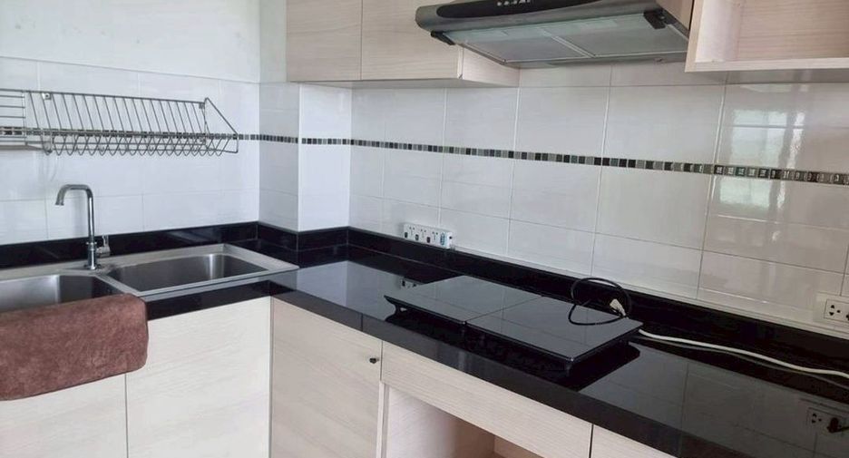 For rent 3 bedrooms condo in Yan Nawa, Bangkok
