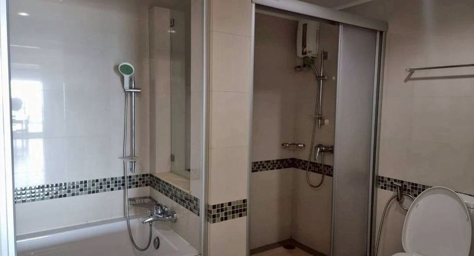 For rent 3 bedrooms condo in Yan Nawa, Bangkok