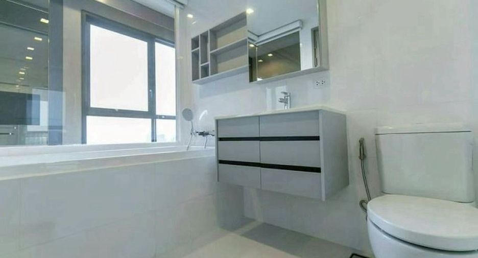 For rent and for sale 1 bed condo in Watthana, Bangkok