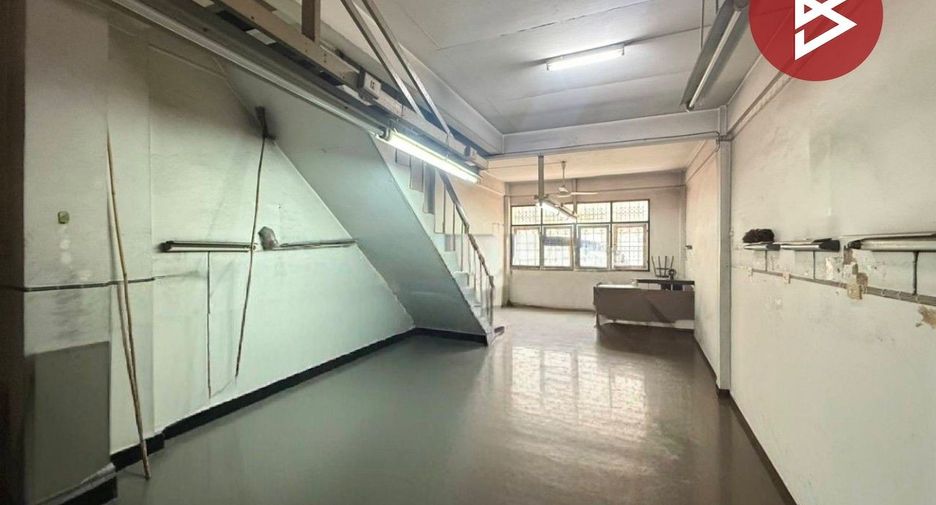 For sale 4 bedrooms retail Space in Bang Sue, Bangkok