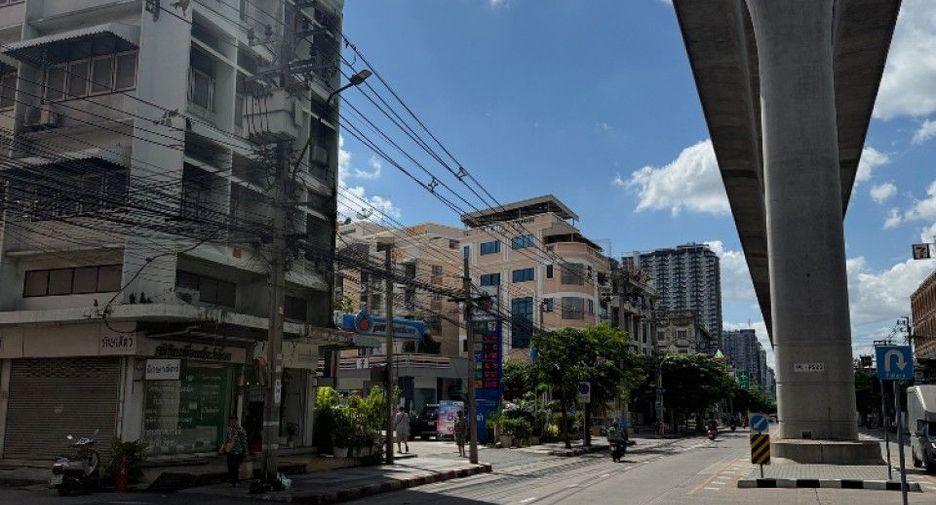 For sale 4 bedrooms retail Space in Bang Sue, Bangkok