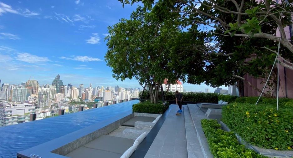 For rent 1 bed condo in Khlong Toei, Bangkok