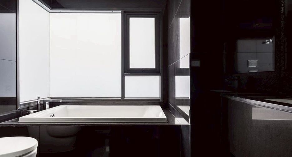 Condo en alquiler y en venta de 2 habitaciones en Khlong Toei, Bangkok