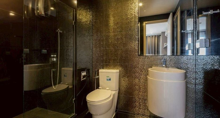 Condo en alquiler y en venta de 2 habitaciones en Khlong Toei, Bangkok