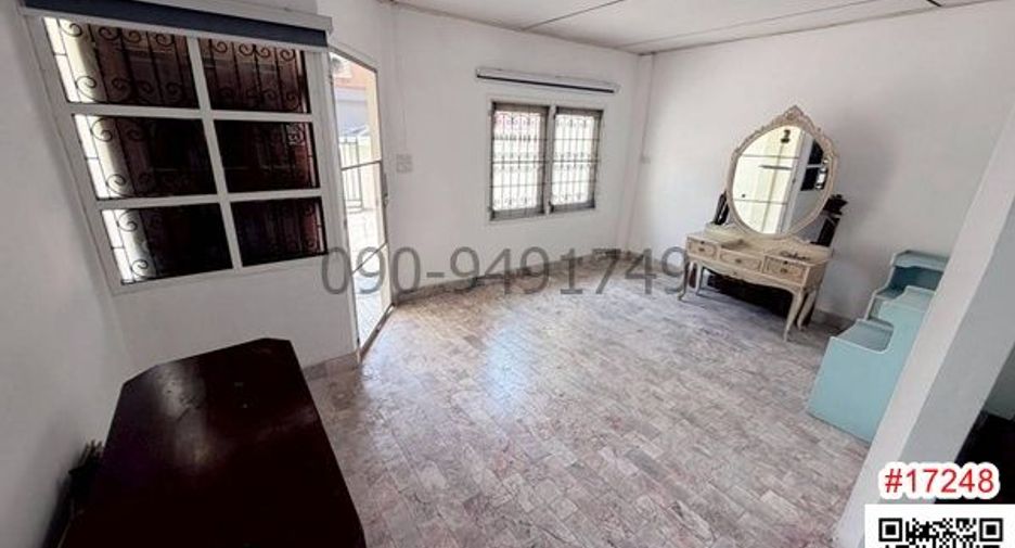 For rent 2 bedrooms townhouse in Phasi Charoen, Bangkok