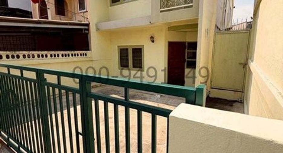 For rent 2 bedrooms townhouse in Phasi Charoen, Bangkok