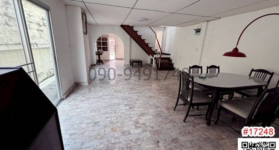 For rent 2 bedrooms townhouse in Phasi Charoen, Bangkok