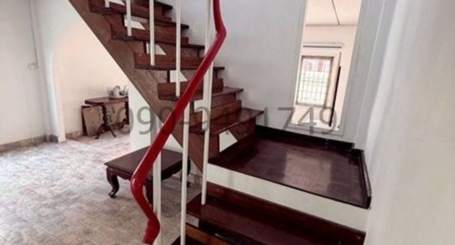 For rent 2 bedrooms townhouse in Phasi Charoen, Bangkok
