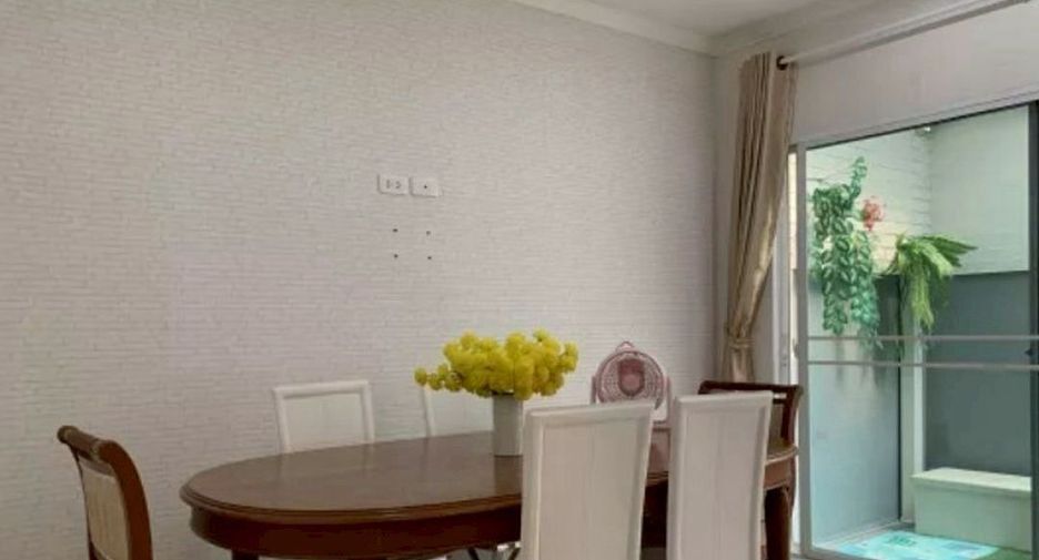 For rent 3 bedrooms townhouse in Pak Kret, Nonthaburi