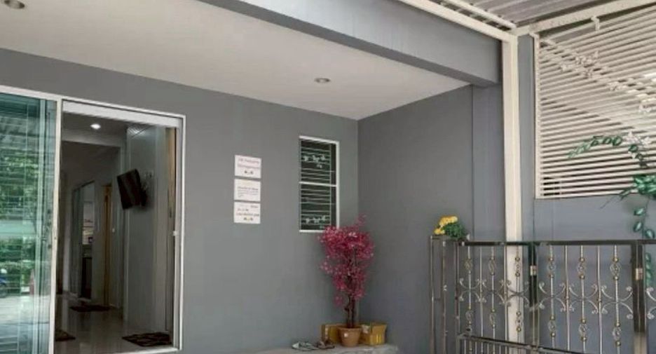 For rent 3 bedrooms townhouse in Pak Kret, Nonthaburi