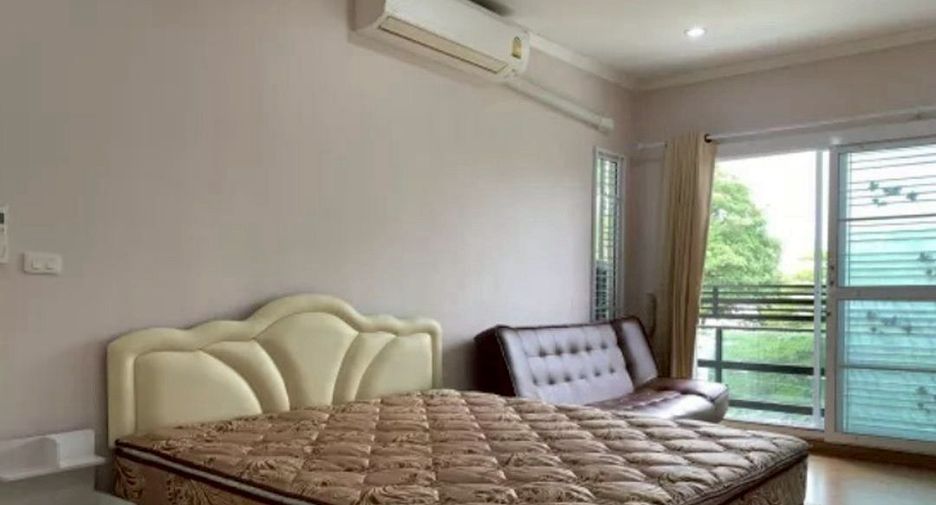 For rent 3 bedrooms townhouse in Pak Kret, Nonthaburi