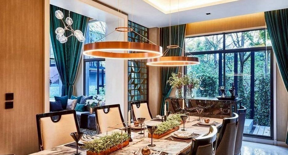 For sale 4 bedrooms house in Phra Khanong, Bangkok