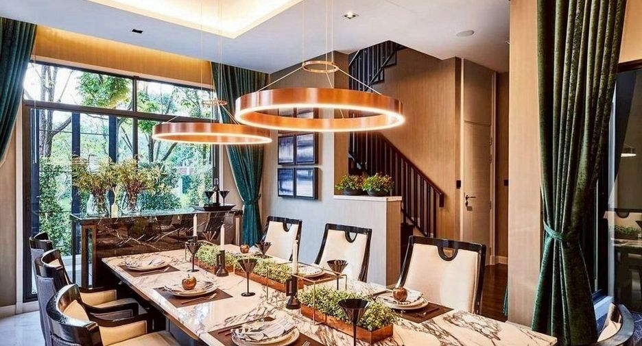 For sale 4 bedrooms house in Phra Khanong, Bangkok
