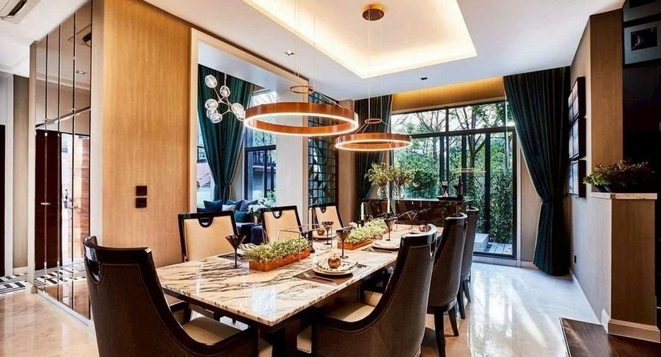 For sale 4 bedrooms house in Phra Khanong, Bangkok