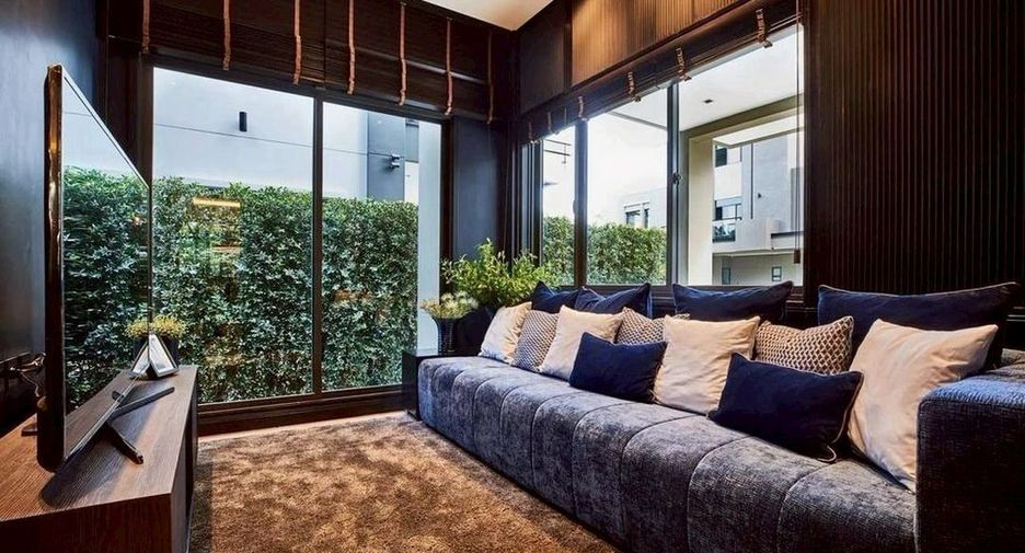 For sale 4 bedrooms house in Phra Khanong, Bangkok