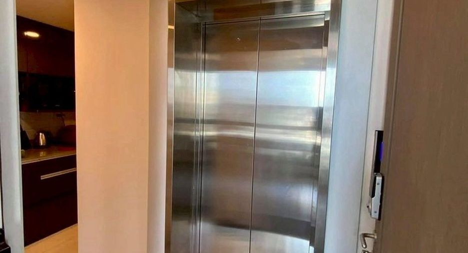 For rent 2 bedrooms condo in Pathum Wan, Bangkok
