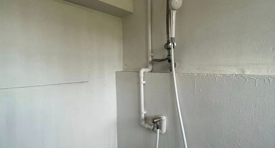 For rent 5 bedrooms townhouse in Watthana, Bangkok