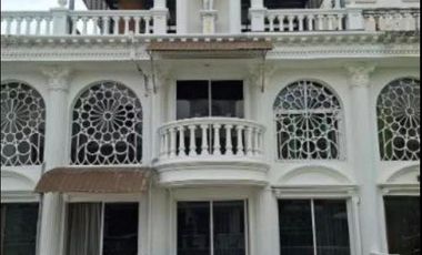 For rent 5 bedrooms townhouse in Watthana, Bangkok