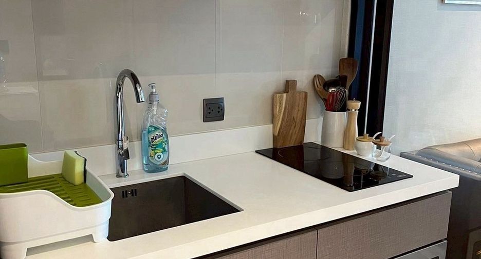 For rent 1 bed condo in Watthana, Bangkok