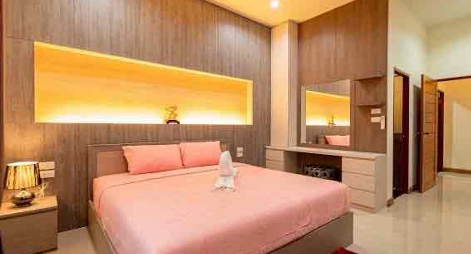 For rent 6 bedrooms villa in East Pattaya, Pattaya