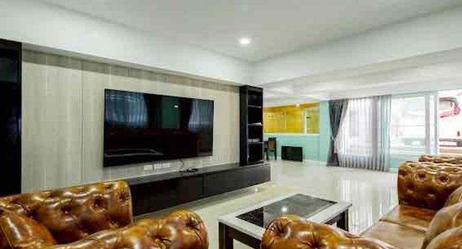 For rent 6 bedrooms villa in East Pattaya, Pattaya
