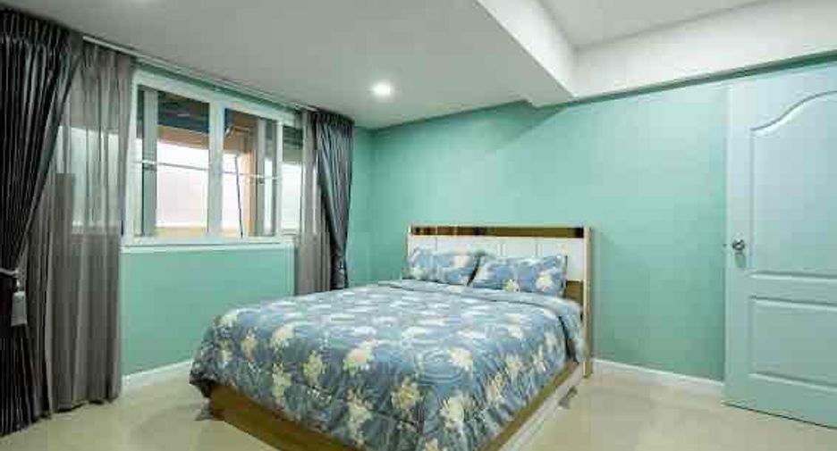 For rent 6 bedrooms villa in East Pattaya, Pattaya