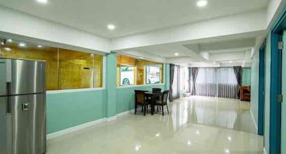 For rent 6 bedrooms villa in East Pattaya, Pattaya