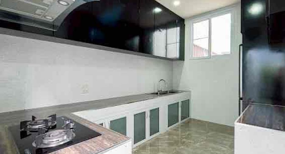 For rent 6 bedrooms villa in East Pattaya, Pattaya