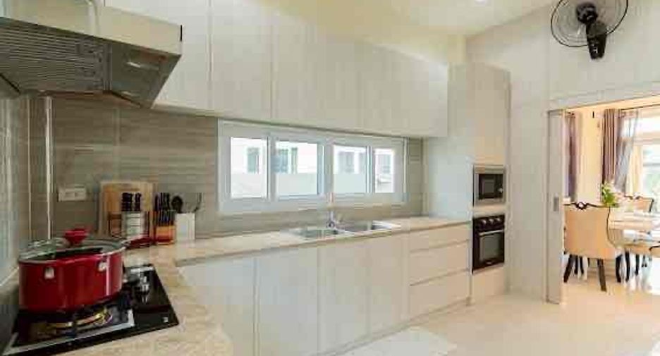 For rent 6 bedrooms villa in East Pattaya, Pattaya
