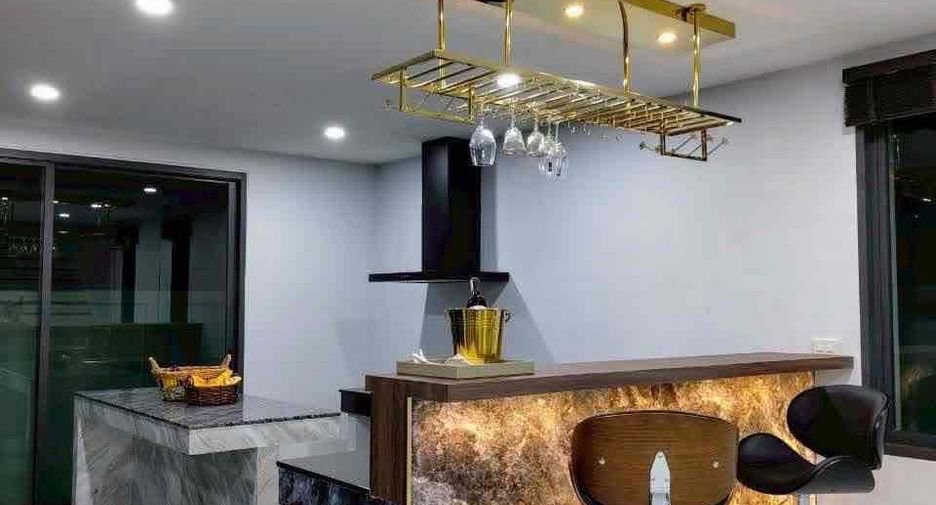 For rent 4 bedrooms villa in Sattahip, Chonburi