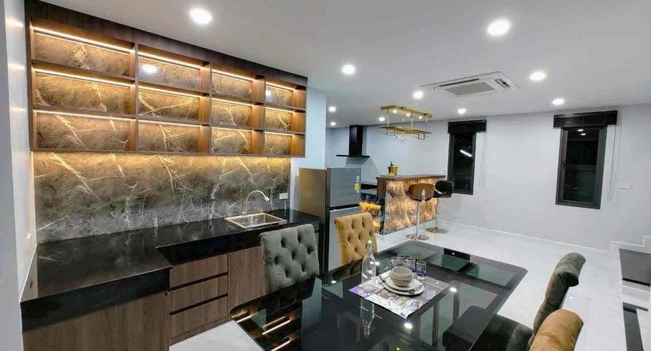 For rent 4 bedrooms villa in Sattahip, Chonburi