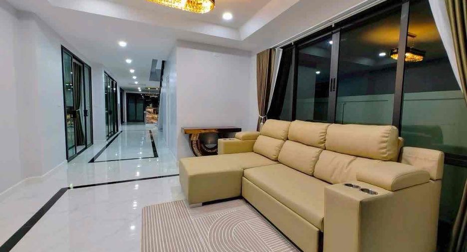 For rent 4 bedrooms villa in Sattahip, Chonburi